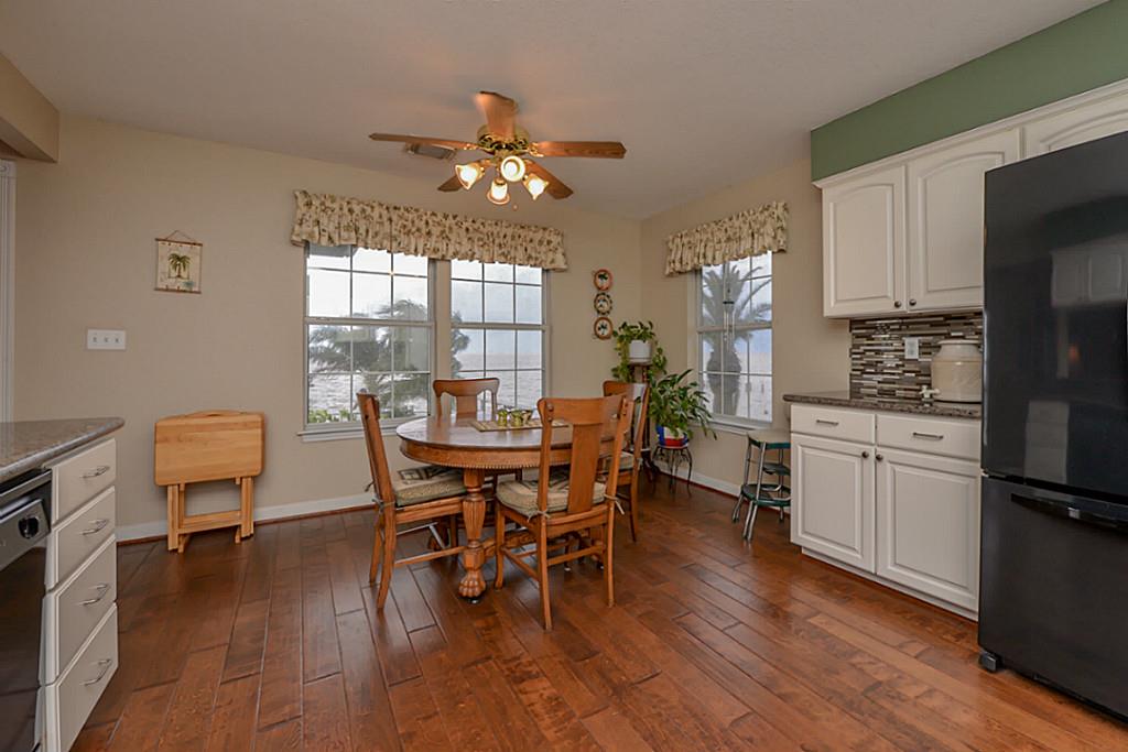 For Sale: 1318 Avenue A 12 St Dickinson, TX 77539