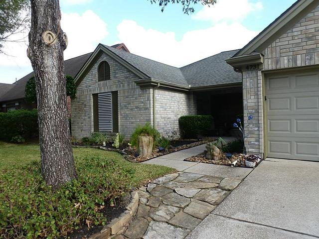 4731 Five Knolls Dr