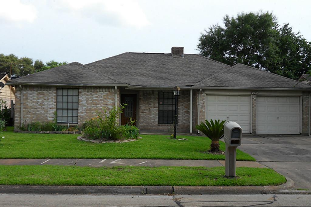 For Sale: 5113 Meadow Pl La Porte, TX 77571