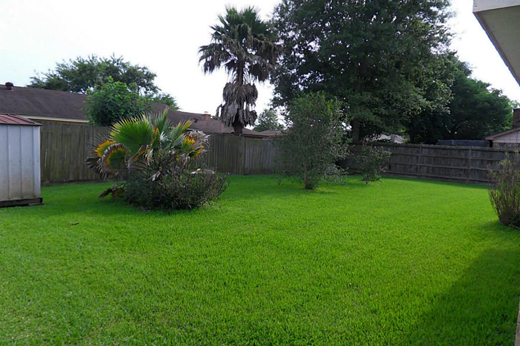 For Sale: 5113 Meadow Pl La Porte, TX 77571
