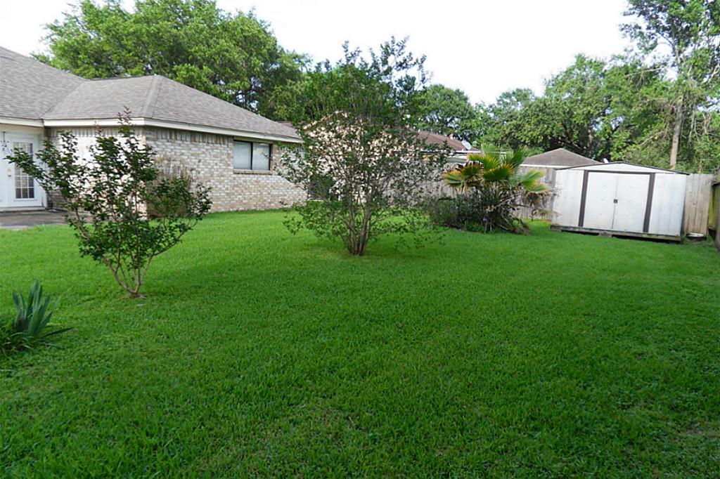 For Sale: 5113 Meadow Pl La Porte, TX 77571