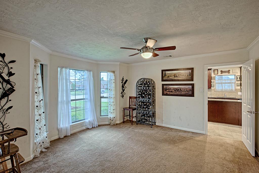 2803 Surrey Cir