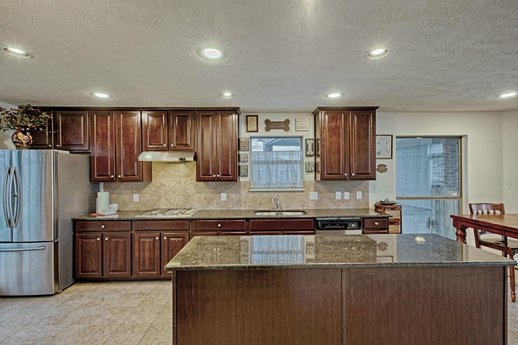 2803 Surrey Cir