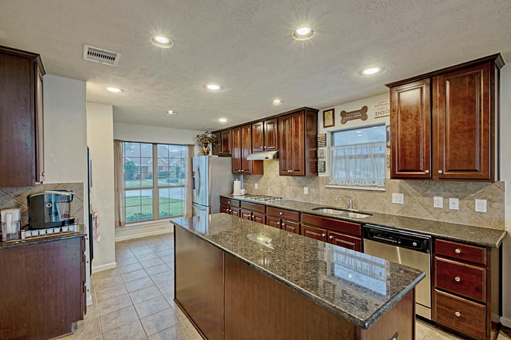 2803 Surrey Cir