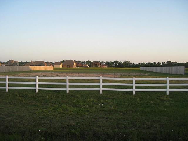 715 Comanche Trail Dr