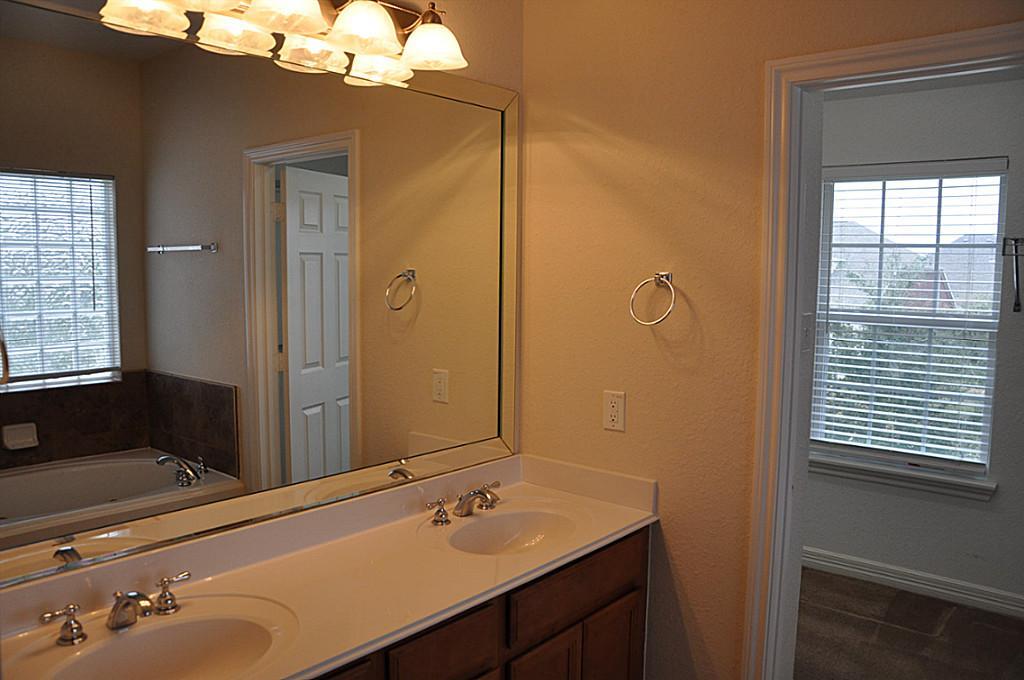 For Sale: 11906 Auburn Trail Ln Pearland, TX 77584