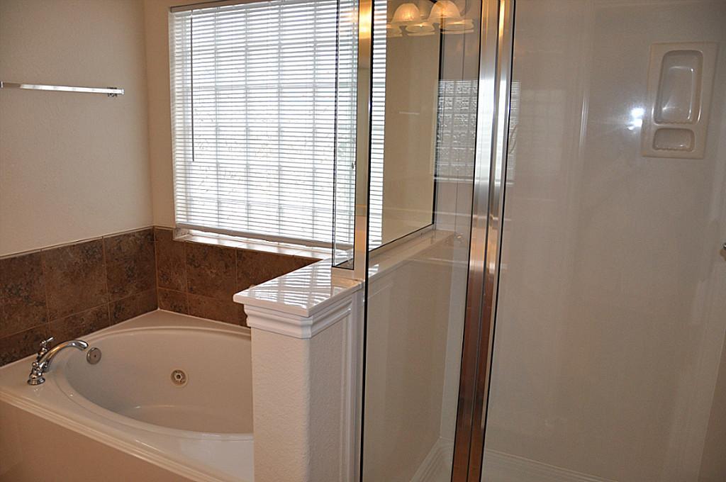 For Sale: 11906 Auburn Trail Ln Pearland, TX 77584