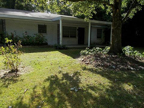 700 W Dogwood St
