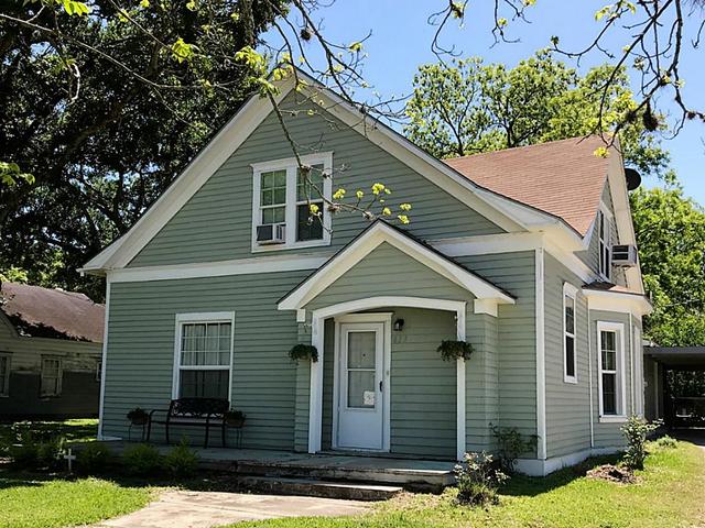 611 Hoskins Broadway