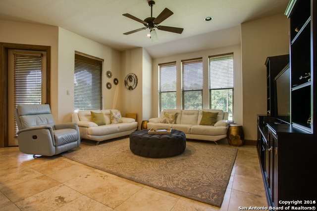 For Sale: 8128 Tradition Oak Boerne, TX 78015