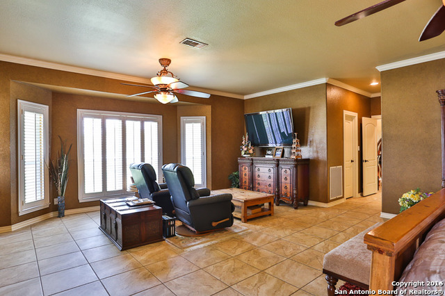 For Sale: 8467 Rolling Acres Trl Boerne, TX 78015