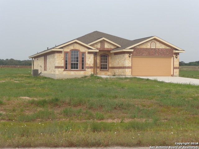 For Sale: 315 Mustang Rdg Natalia, TX 78059