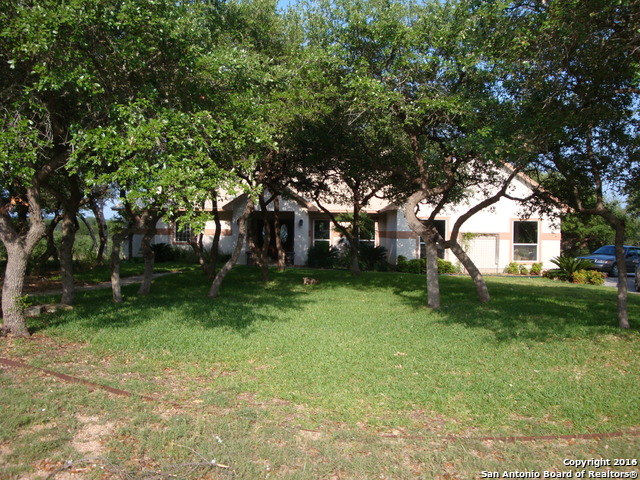For Sale: 852 Deer Forest Dr W Pipe Creek, TX 78063