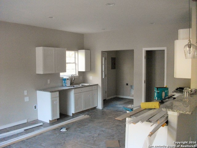 106 W Outer Dr