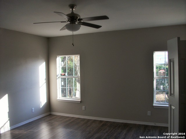106 W Outer Dr