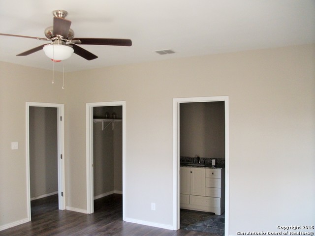 106 W Outer Dr