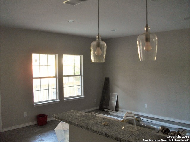 106 W Outer Dr