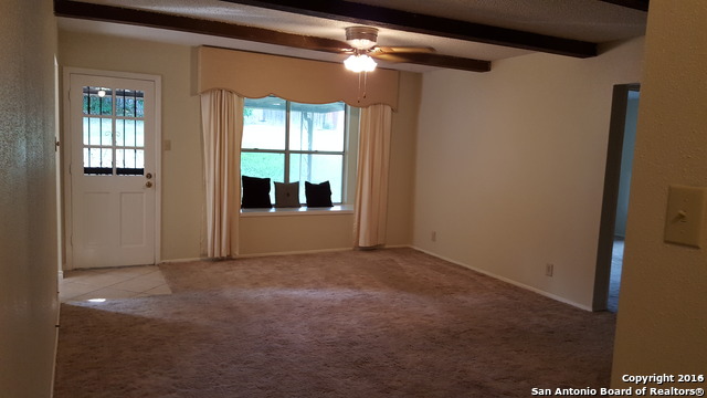 117 Oakside Universal City, TX 78148