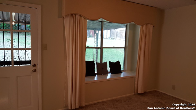 117 Oakside Universal City, TX 78148