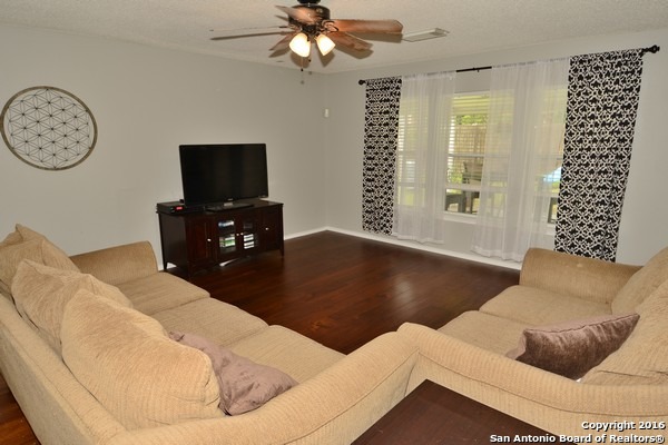 1692 Fir Cir Schertz, TX 78154