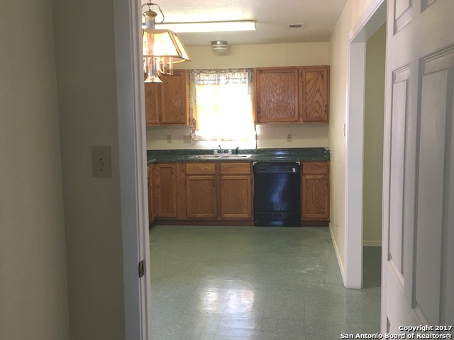 3235 W Woodlawn Ave