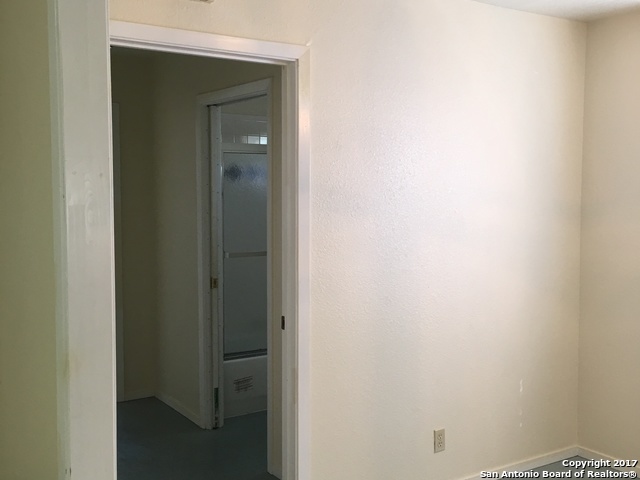 3235 W Woodlawn Ave