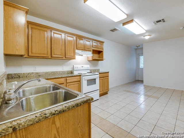 For Sale: 3202 Eisenhauer Rd #902 San Antonio, TX 78209