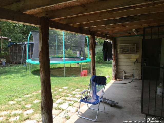 2704 W Mistletoe Ave