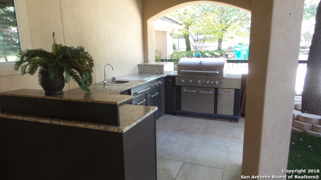 11 Eton Green Cir