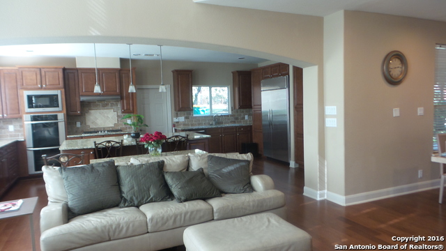 11 Eton Green Cir