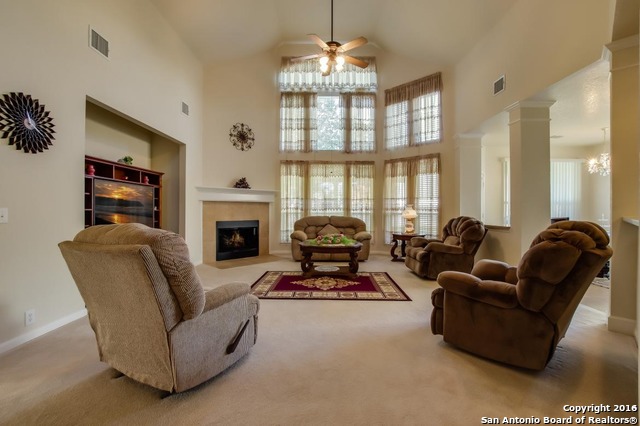 815 Steubing Oaks San Antonio, TX 78258