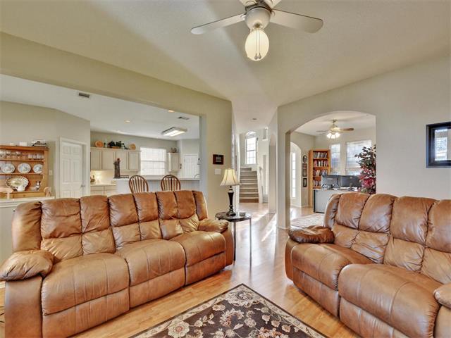 929 Woodridge Ln