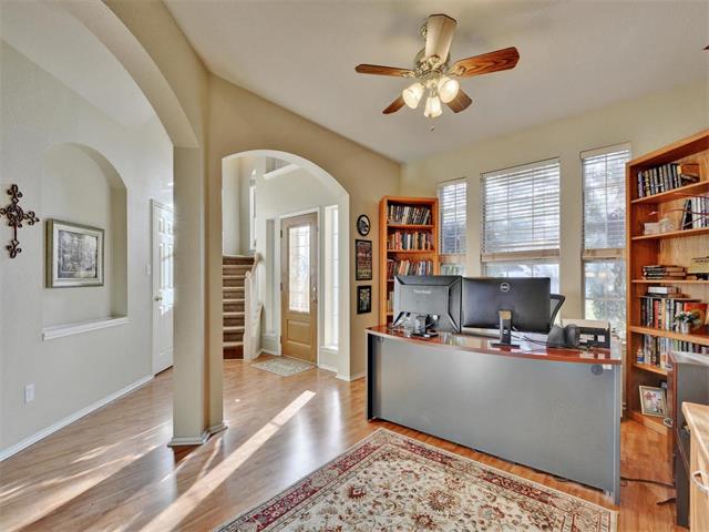 929 Woodridge Ln