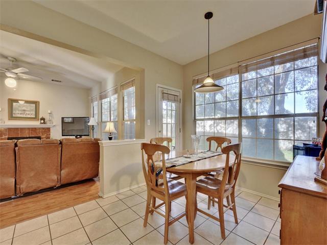 929 Woodridge Ln
