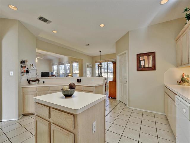 929 Woodridge Ln
