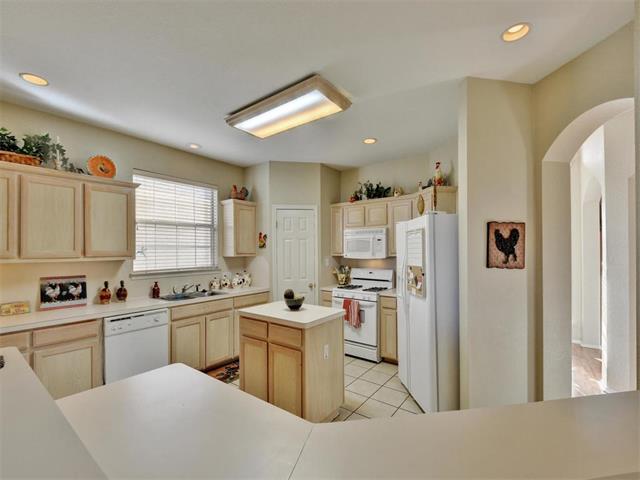 929 Woodridge Ln