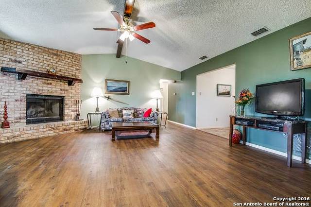 612 Ridgemont Ln