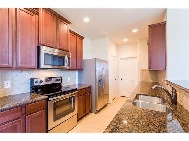 1061 Twin Estates Dr