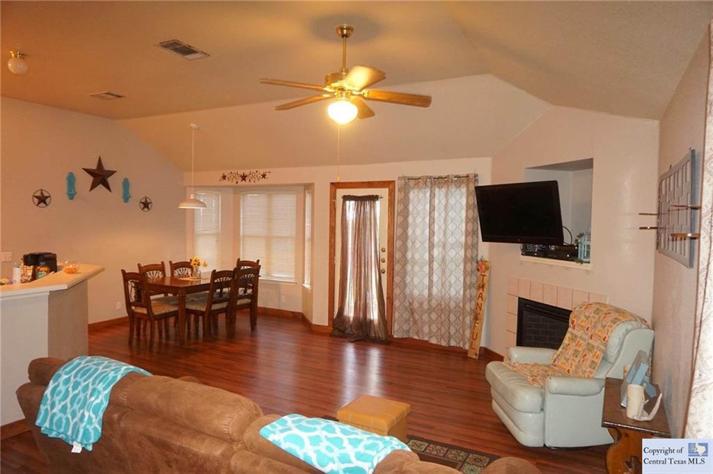 218 Sunshadow Dr