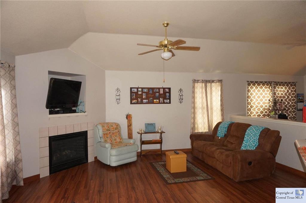 218 Sunshadow Dr
