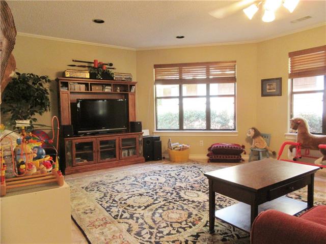 2133 Woodridge Dr