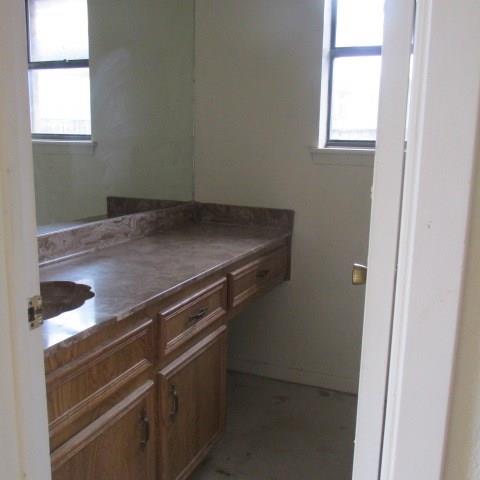 825 Alameda Rd