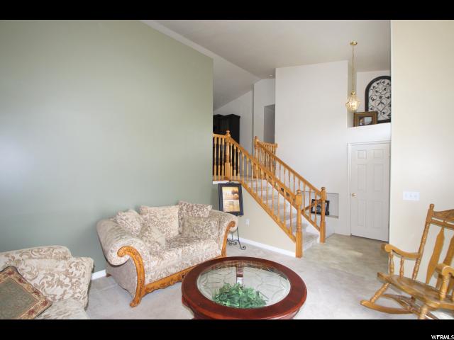 928 E Sam Cir