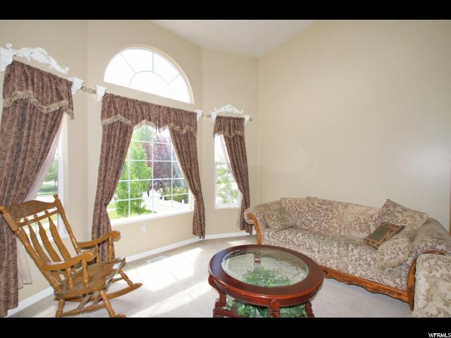 928 E Sam Cir