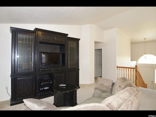 928 E Sam Cir