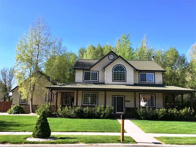1098 W Sunburst Ln