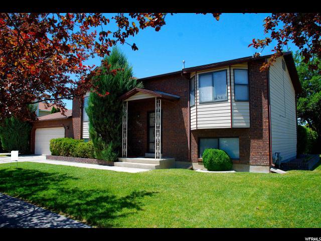 3857 Foxglen