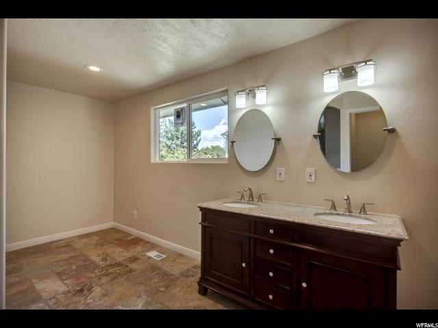 1573 E Crest Cir S Sandy, UT 84093