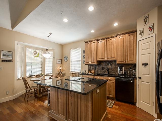 9047 Enchanted Oak Ln