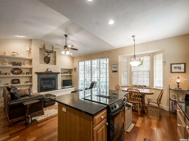 9047 Enchanted Oak Ln